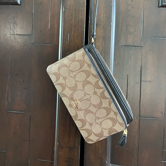 Coach Accessories - Coach wristlet wallet NWOT